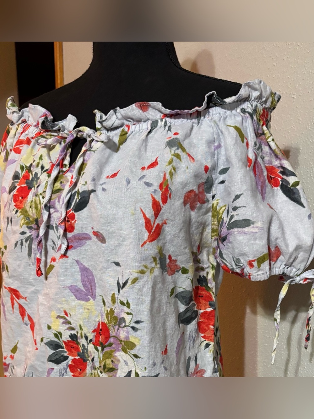 Women’s off-shoulder floral tie-neck blouse with tie-up puff short sleeves
